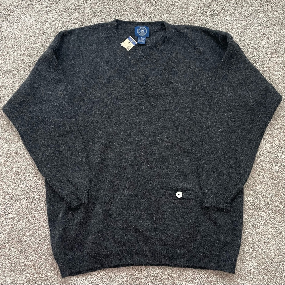 NWT GAP Mens V-Neck Sweater Gray Wool Angora Rabbit Hair Knit Size L FrontPocket